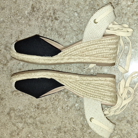 Journey Collection espadrille wedge sandals - Picture 5 of 10